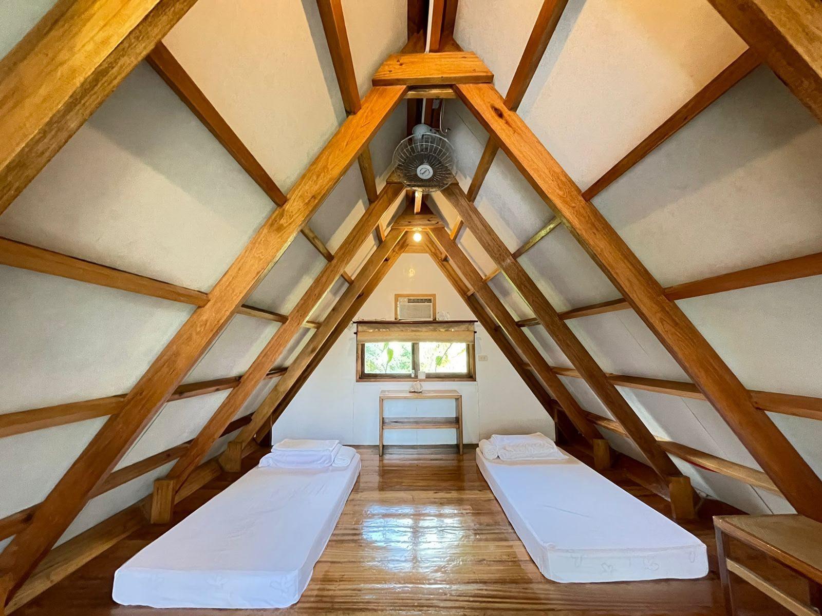 Attic Room — photo 2